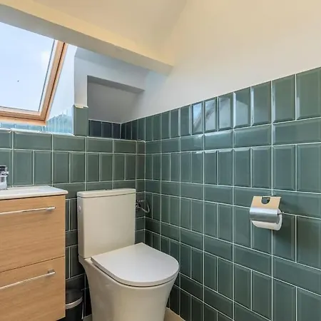 2 Proche écoles Et Métro