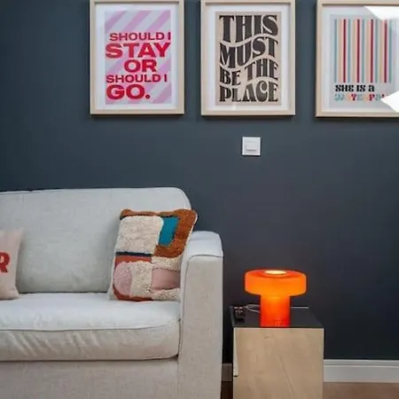 2 Proche écoles Et Métro *