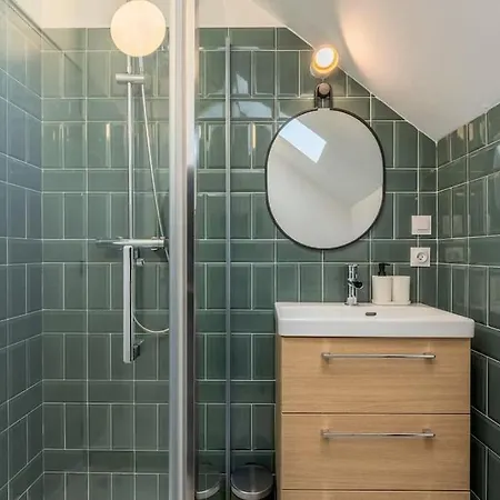 2 Proche Ecoles Et Metro Apartamento *